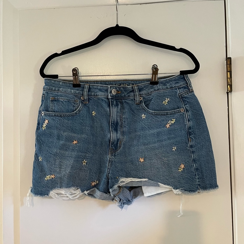 American Eagle | Denim Embroidered Frayed Hem Women's Jean Shorts NWOT